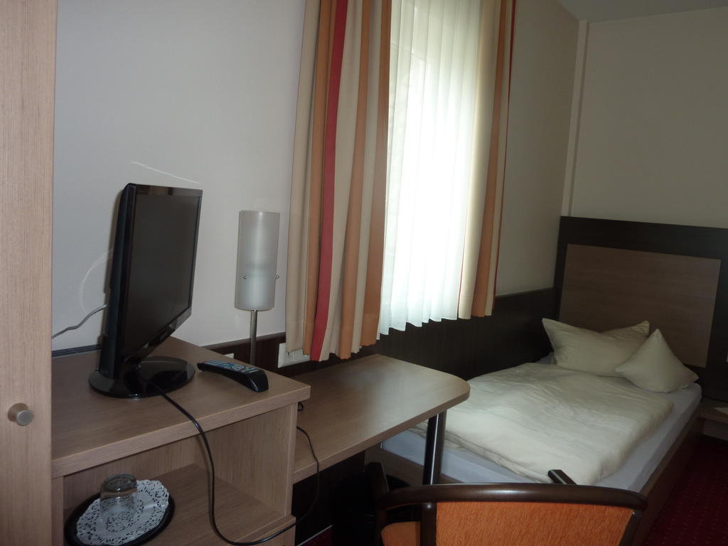 Hotel Gasthof Koenig Karl Freudenstadt Oda fotoğraf