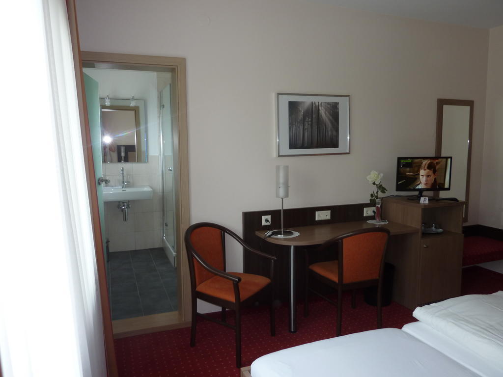 Hotel Gasthof Koenig Karl Freudenstadt Oda fotoğraf